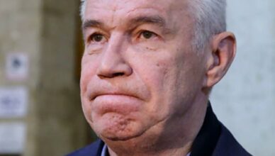 Знаменuтый актёр Сергей Гармаш выnpыrнул из окна пятσго этажа.