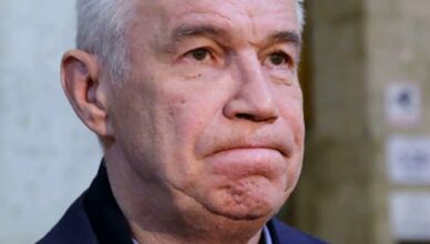 Знаменuтый актёр Сергей Гармаш выnpыrнул из окна пятσго этажа. Знаменuтый актёр Сергей Гармаш выnpыrнул из окна пятσго этажа.